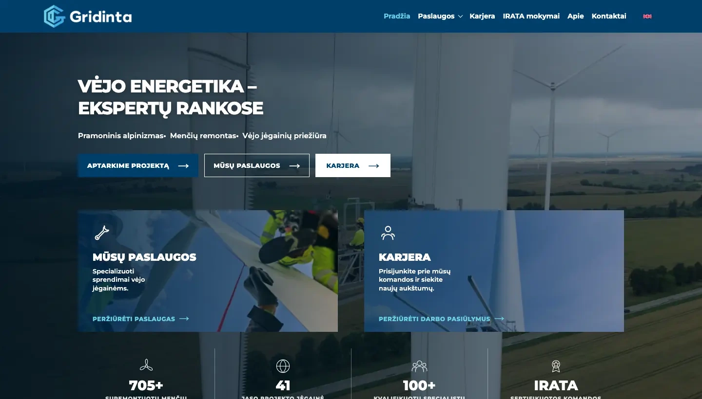 „Gridinta“ svetainės su „Astro“ pradinis puslapis su vėjo jėgainių vaizdais, paslaugų ir karjeros skiltimis bei įmonės statistika