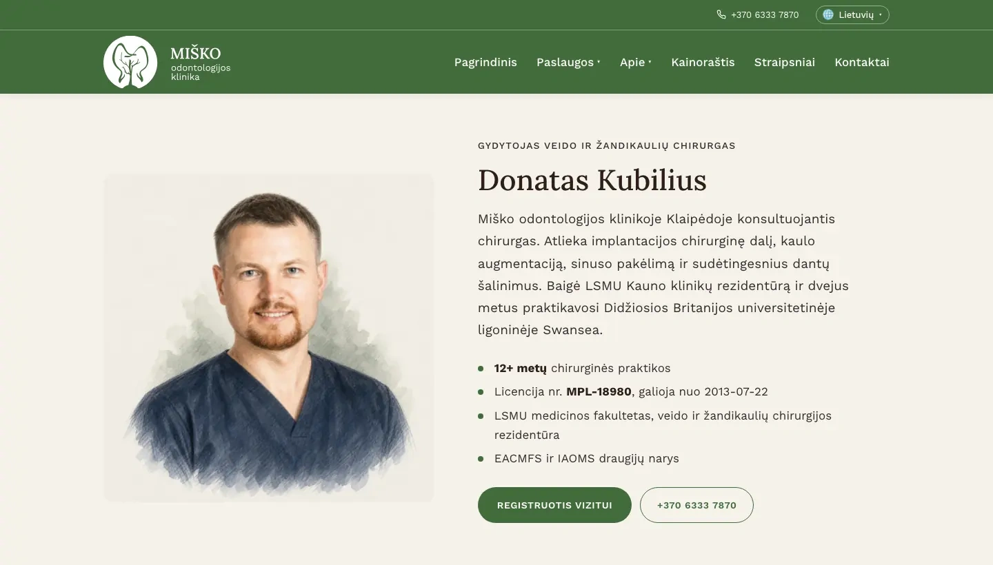 Lietuviškas „Miško klinikos“ burnos, veido ir žandikaulių chirurgo Donato Kubiliaus profilis su portretu, patirtimi, licencijos numeriu ir registracijos mygtukais