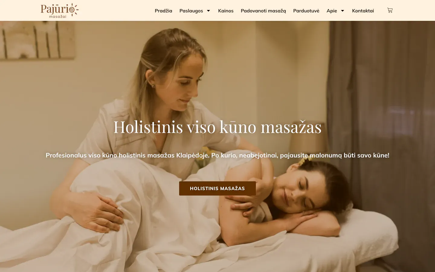Pajūrio Masažai homepage with a therapist giving a relaxed client a massage and the heading Holistinis viso kūno masažas (holistic full-body massage)