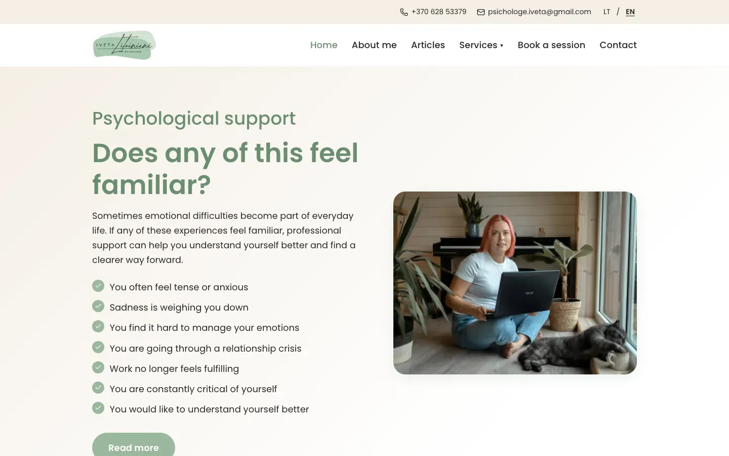 Psichologė Iveta Litvinienė homepage in English with a photo of a woman working on a laptop at home beside the heading Does any of this feel familiar?
